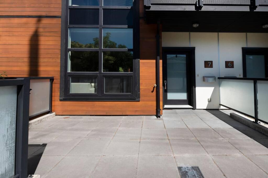 Cedar Hill Sunlit Stay - Bright Spacious & Modern Victoria Exterior photo