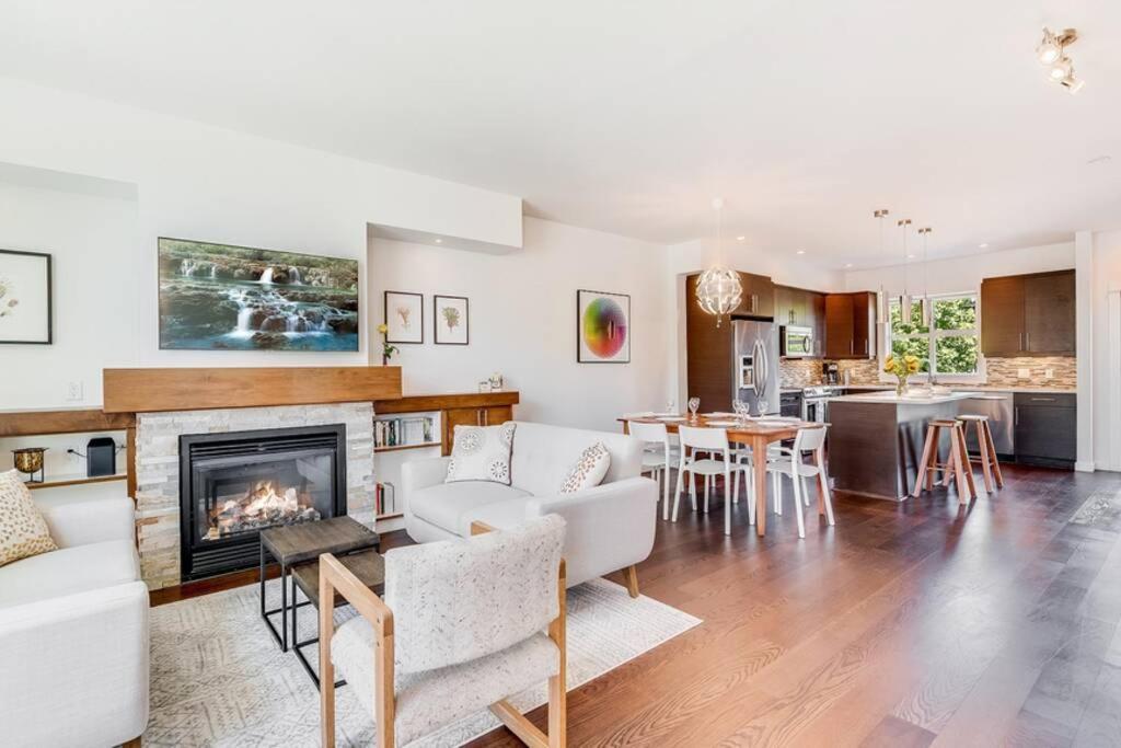 Cedar Hill Sunlit Stay - Bright Spacious & Modern Victoria Exterior photo
