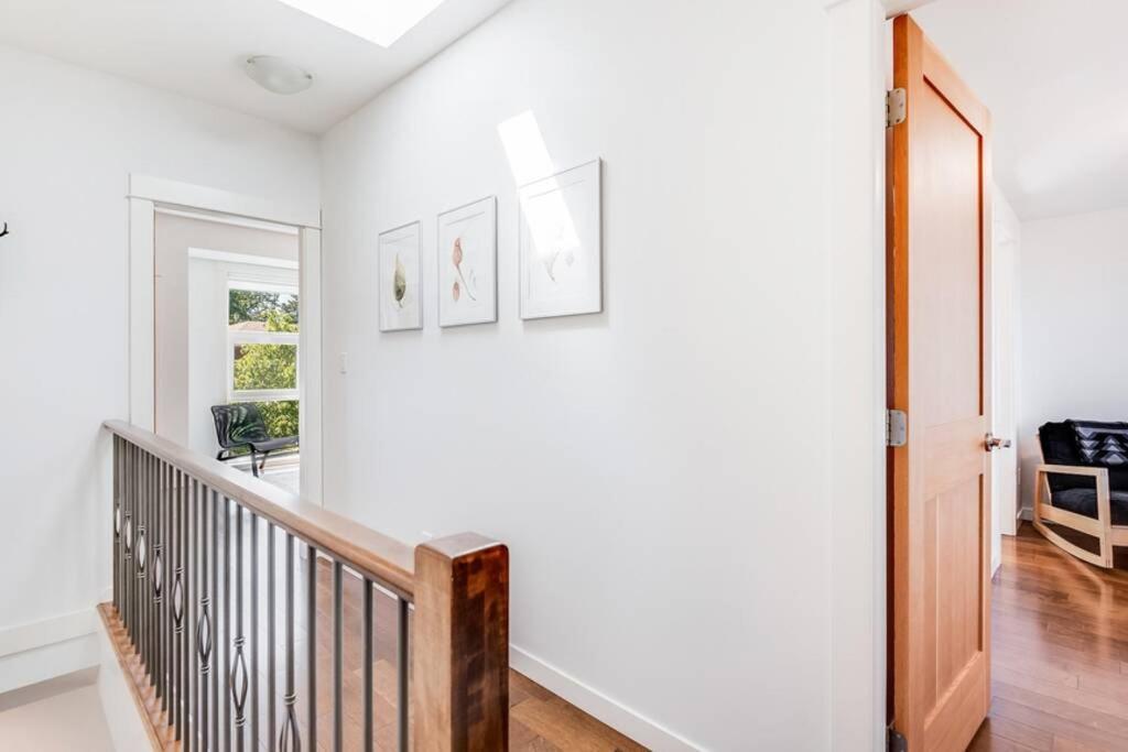 Cedar Hill Sunlit Stay - Bright Spacious & Modern Victoria Exterior photo