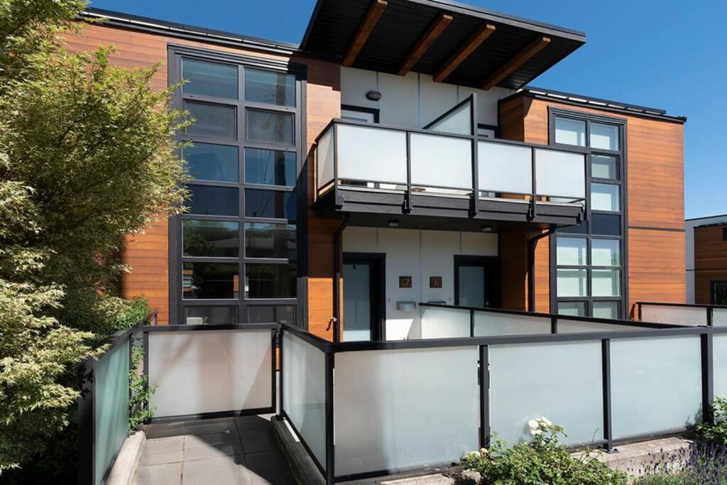 Cedar Hill Sunlit Stay - Bright Spacious & Modern Victoria Exterior photo