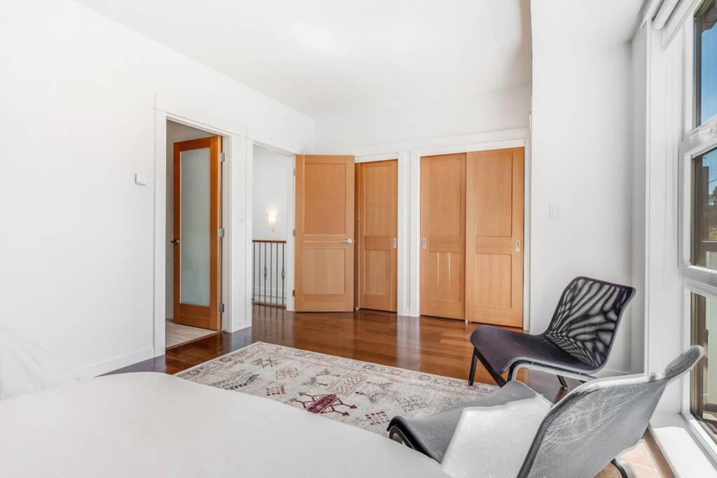 Cedar Hill Sunlit Stay - Bright Spacious & Modern Victoria Exterior photo