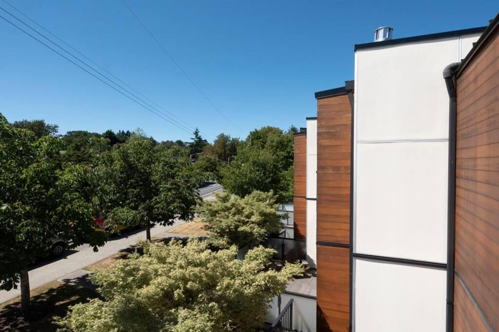Cedar Hill Sunlit Stay - Bright Spacious & Modern Victoria Exterior photo